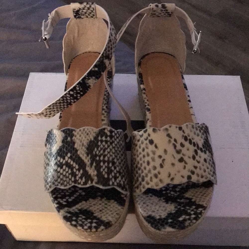 New, flatform python print sandals never worn. - Picture 3 of 5